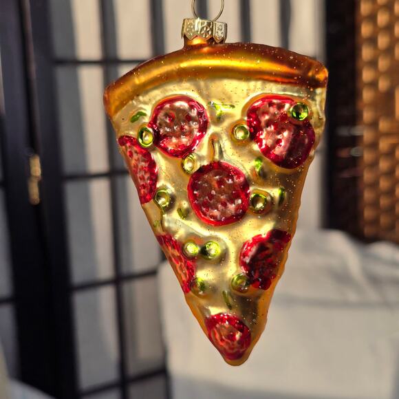 Old World Christmas Pepperoni Pizza w/ Green Olives Blown Glass Ornament Foodie - Picture 1 of 6